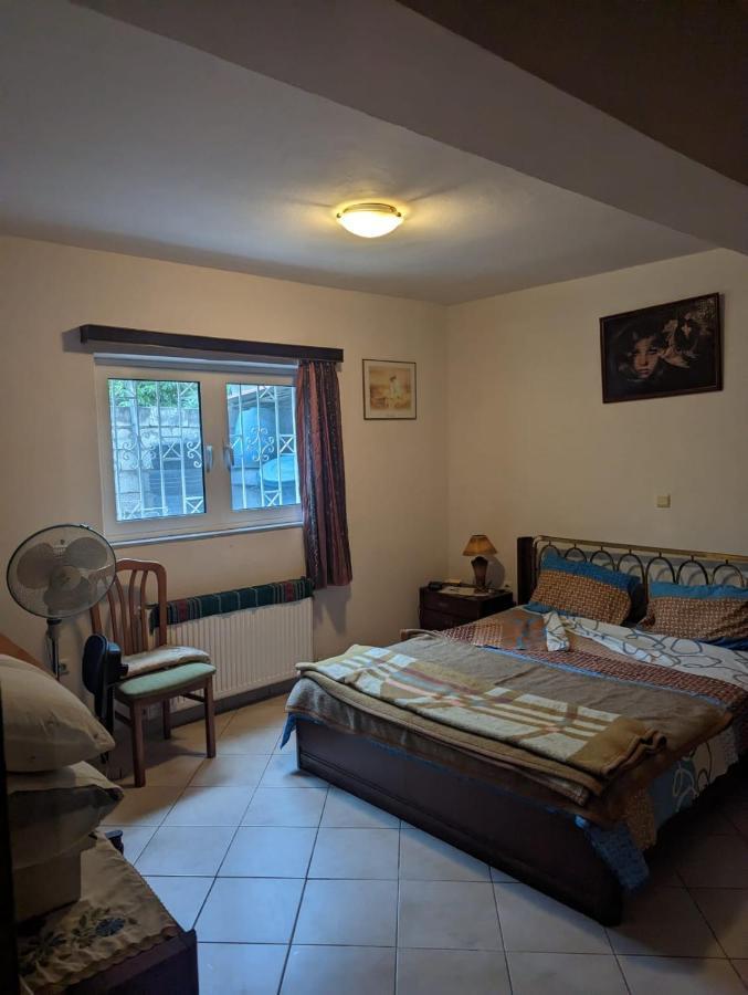 1 Bedroom Apartment Close To The Sea Артемида Екстериор снимка
